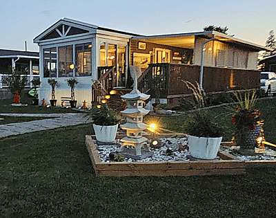 WATERFRONT--NEW SPRING PRICE!!! Site #1025- 2016 Northlander Escape, 2 bed, Pebble Beach