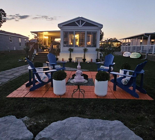 WATERFRONT! NEW LISTING!!  Site #1025- 2016 Northlander Escape, 2 bed, Pebble Beach