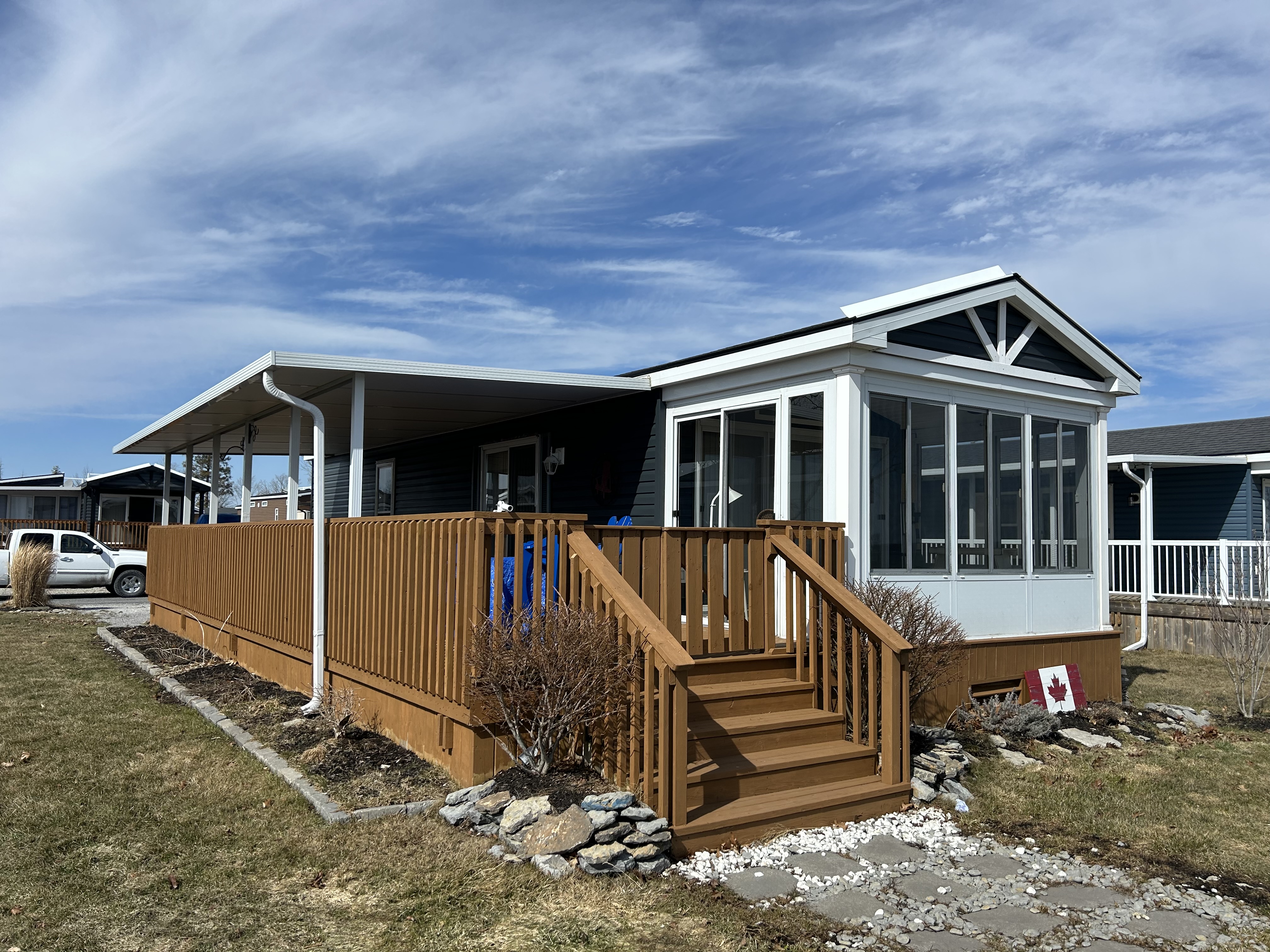 Site #1025-2016 WATERFRONT Northlander Escape, 2 bed