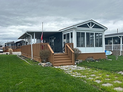 OPEN HOUSE-MAY 17th- 11am to 3pm-   Site #1025-2016 WATERFRONT Northlander Escape, 2 bed
