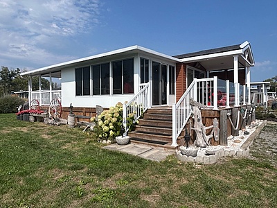 NEW LISTING-BEACH VIEW, Pebble Beach, 2016 Northlander Reflection, 12'X44', 2 bed