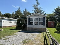 NEW LISTING! SITE #121-2010 NORTHLANDER ESCAPE, 12'X38', 2 BED- MAIN PARK NEW LISTING! SITE #121-2010 NORTHLANDER ESCAPE, 12'X38', 2 BED- MAIN PARK