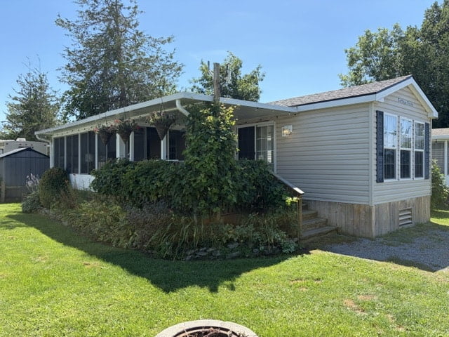 NEW LISTING! SITE #121-2010 NORTHLANDER ESCAPE, 12'X38', 2 BED- MAIN PARK NEW LISTING! SITE #121-2010 NORTHLANDER ESCAPE, 12'X38', 2 BED- MAIN PARK