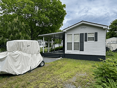 Site #151 , 2003  Northlander Cottager, 12'x40', 2 bed, Main Park