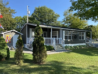 Site #9- Main Park-2013 Northlander Escape 40CK