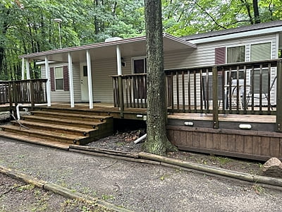 Site #230- 2004 Northlander Cottager 40FK - Site #230 - Main Park