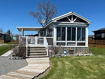 Site #1031-Waterfront- 2016 Northlander Escape- Pebble Beach