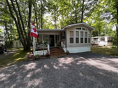 Site #208 Main Park 2004 Cottager Classic