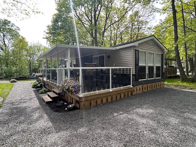 Site #221- 2007 Northlander Escape- 2 bed-Main Park