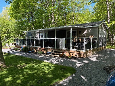 Site #221- 2007 Northlander Escape- 2 bed-FEES PAID TILL AUGUST 31ST!!!Main Park
