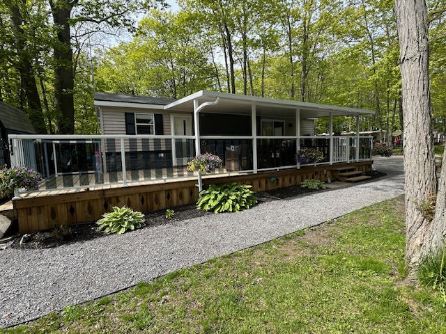 Site #221- 2007 Northlander Escape- 2 bed-Main Park