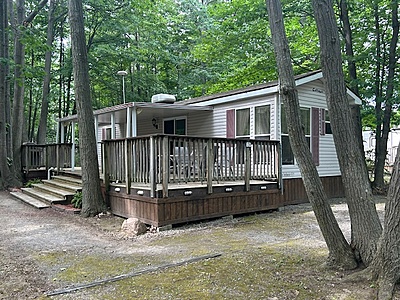Site #230- 2004 Northlander Cottager 40FK - Main Park