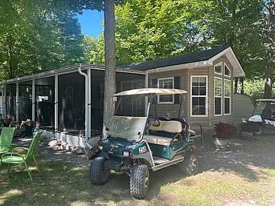SPACIOUS 1 BEDROOM WITH DEN- LARGE SITE- Site #250, 2012 Northlander Cottager-  1 Bed with Den- Main Park