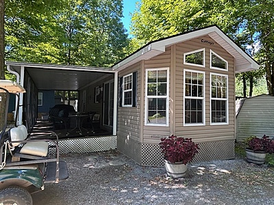 SPACIOUS 1 BEDROOM WITH DEN- LARGE SITE- Site #250, 2012 Northlander Cottager-  1 Bed with Den- Main Park