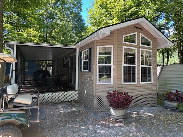 SPACIOUS 1 BEDROOM WITH DEN- LARGE SITE- Site #250, 2012 Northlander Cottager- 1 Bed with Den- Main Park SPACIOUS 1 BEDROOM WITH DEN- LARGE SITE- Site #250, 2012 Northlander Cottager- 1 Bed with Den- Main Park