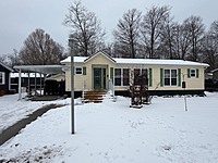 EXTENDED SEASON Site #449- 2010 Northlander Meadowbrook, 2 bed +office,