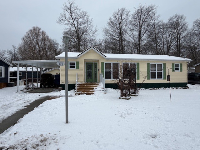 EXTENDED SEASON Site #449- 2010 Northlander Meadowbrook, 2 bed +office,