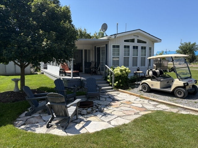 NEW LISTING!! SITE #64- 2002 NORTHLANDER MEADOWBROOK- 14'x39'- 1 BED WITH LARGE SUNROOM