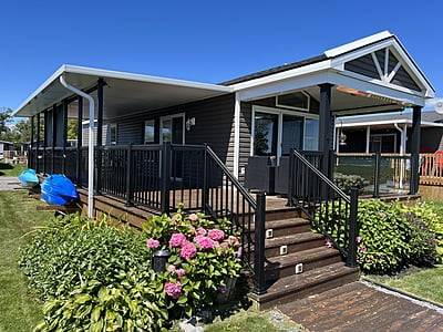 Site #1061- 2016 Pebble Beach Escape 52CK -Water Front