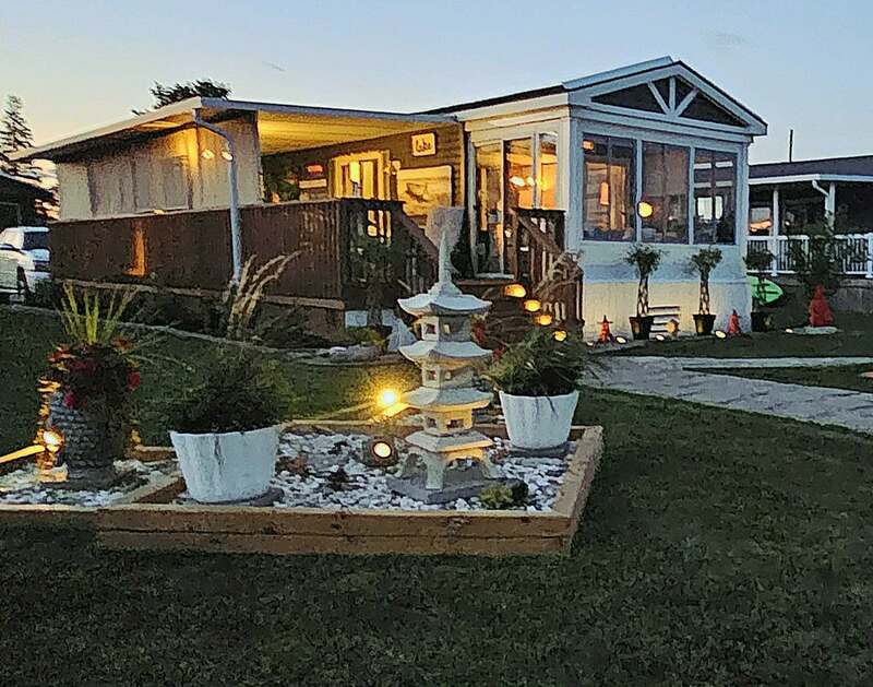 PRICE REDUCED!--WATERFRONT-Site 1025-NEW SPRING PRICE!!!- 2016 Northlander Escape, 2 bed, Pebble Beach