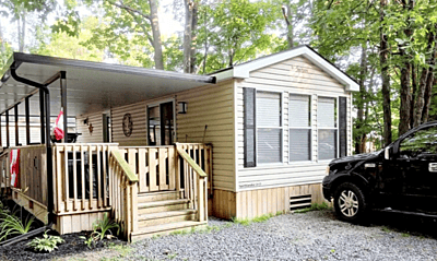 SITE #220 -WOW!!! MAKE AN OFFER!! -2013 Northlander Reflection-12'x35'- 2 bed-Main Park